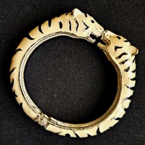 VTG Enameled Dbl Tigress Hinged Bangle Clamper Bracelet Ivory Black Silvertone